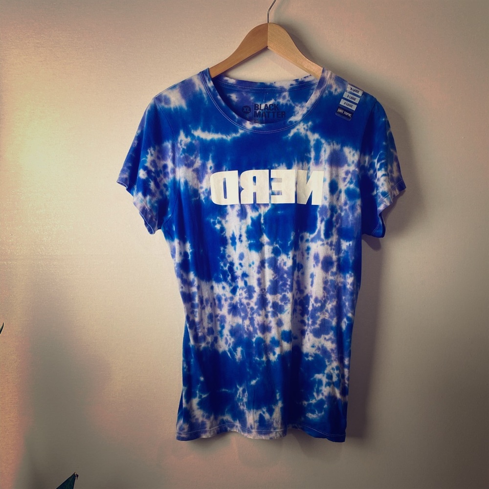 Hot Topic reverse NERD logo tie dye tee NWT